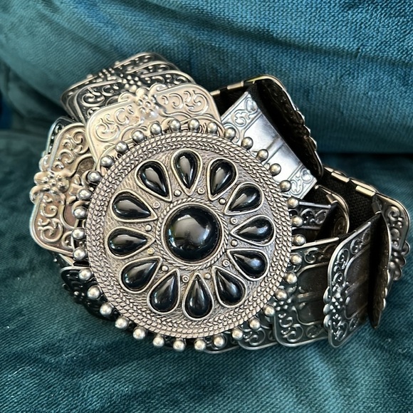 VINTAGE 70’s STYLE PRESSED METAL ARTICULATED BELT ONYX MEDALLION main image 5
